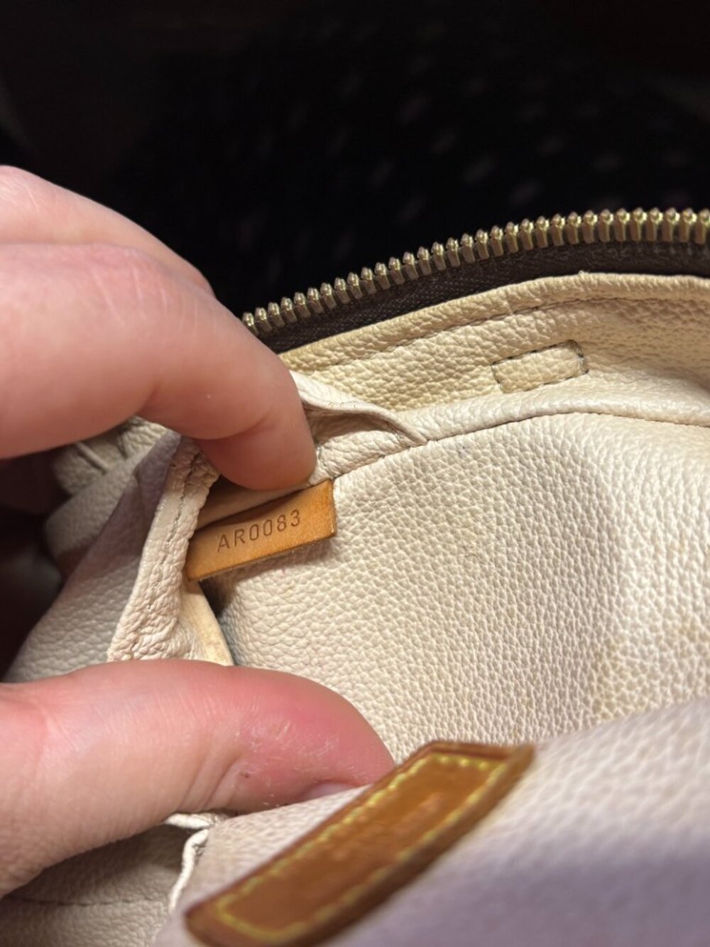 Authentic Louis Vuitton crossbody bag - Picture 13 of 13